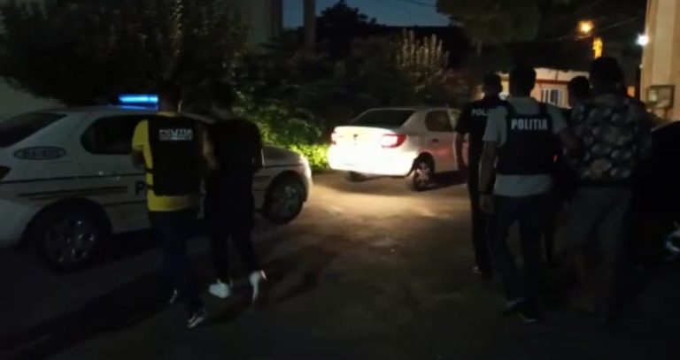 (VIDEO) Craiova: Trei tineri bănuiţi de tâlhărie, reţinuţi
