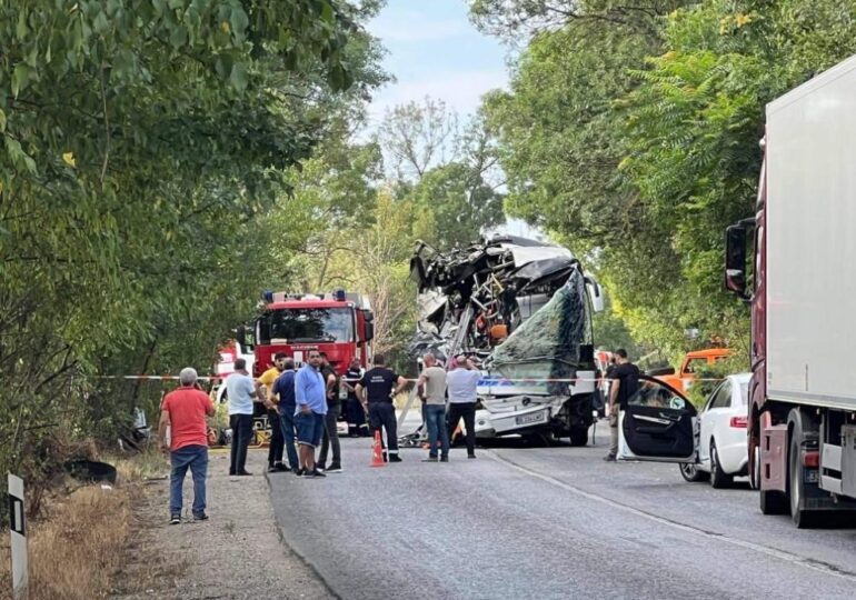 Trei români morți și cinci răniți într-un accident cu autocarul în Bulgaria