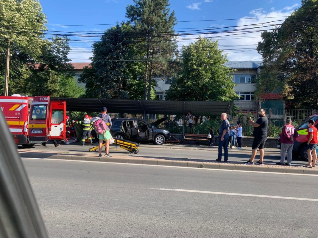 accident baia mare O mașină a intrat într-o stație de autobuz după ce șoferului i s-a făcut rău