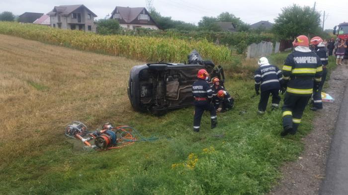 Adolescent mort într-un accident între un TIR şi o maşină