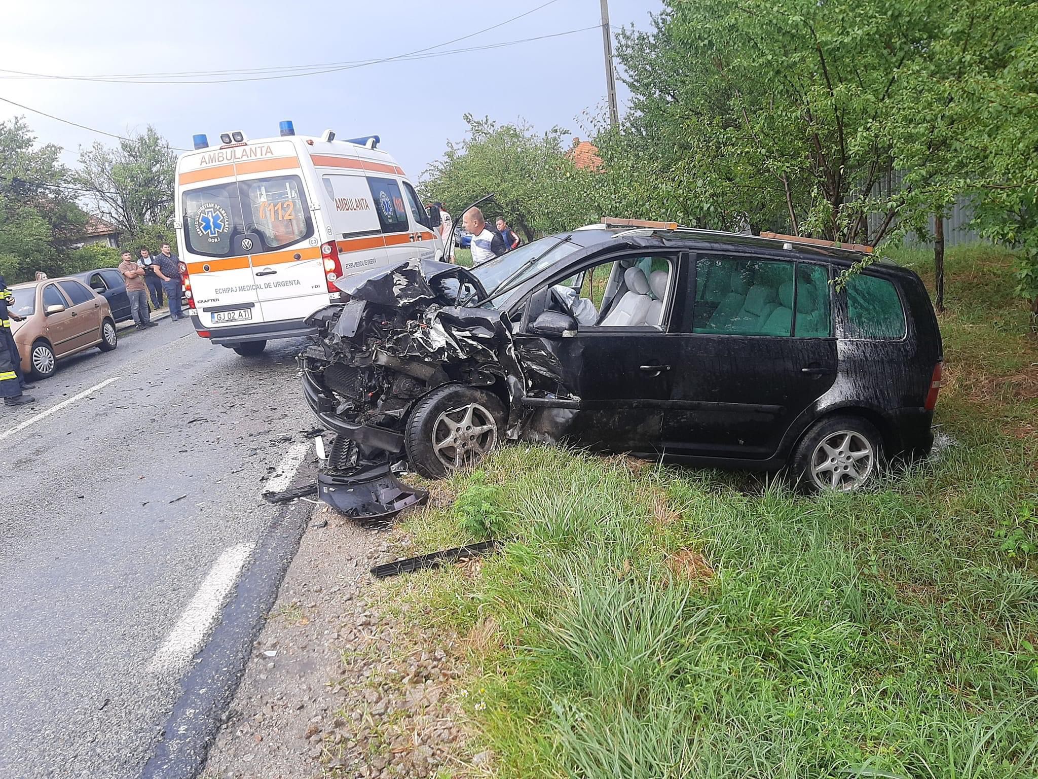 Gorj: Patru răniți într-un accident rutier la Scoarța