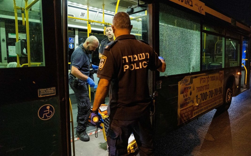 Atac armat asupra unui autobuz, la Ierusalim