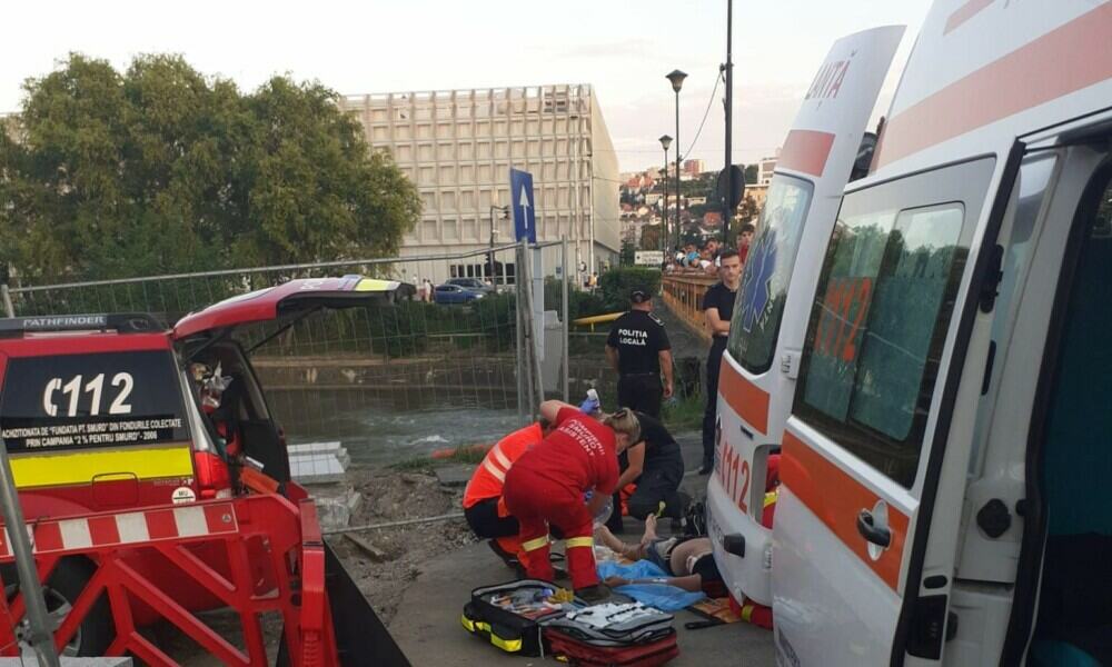 barbat salvat somes Un bărbat care a căzut în Someș a fost salvat de pompieri (sursa foto: cluj24.ro)