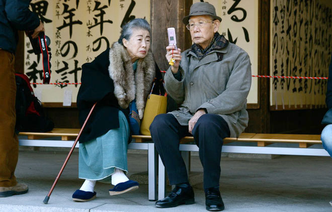 Populaţia Japoniei scade şi îmbătrâneşte într-un ritm record