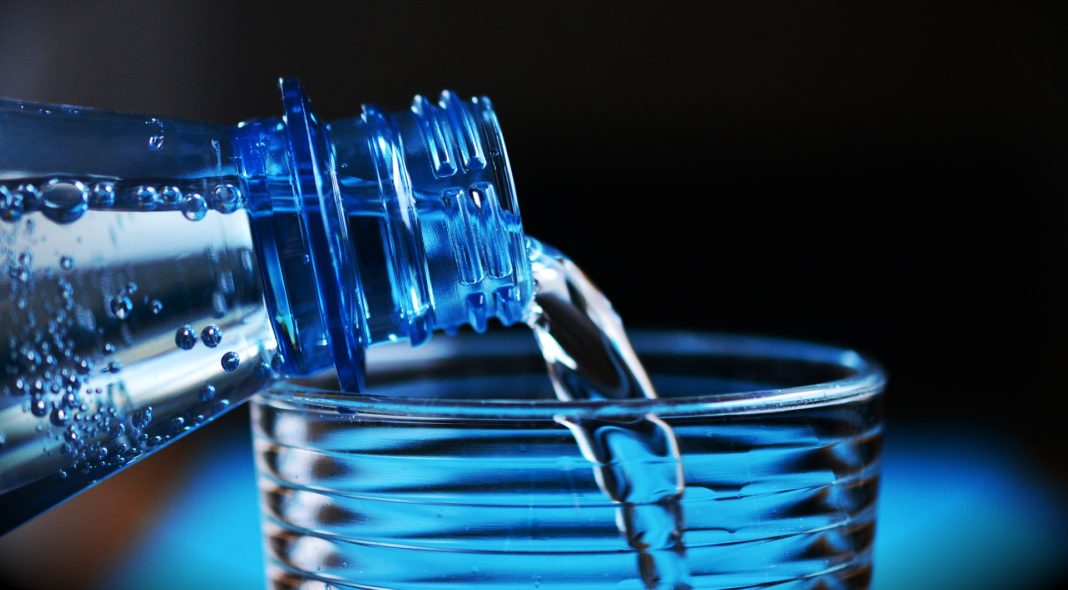 Câtă apă trebuie să consumăm zilnic?