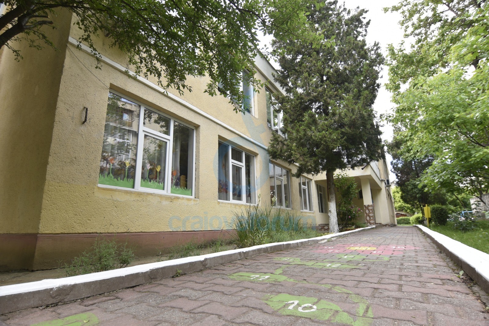 Grădiniţa cu Program Prelungit Ion Creangă din Craiova este una dintre unităţile de învăţământ fără site.