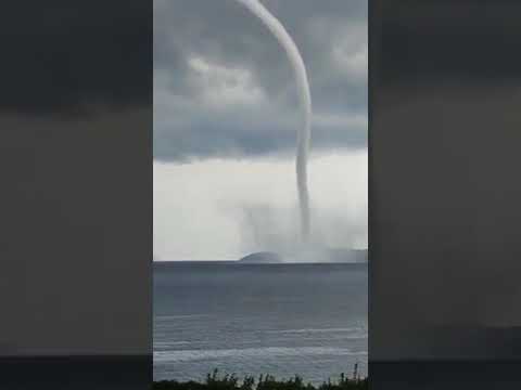 (VIDEO) Vârtej uriaș format pe apă în largul brațului Kassandra din Grecia