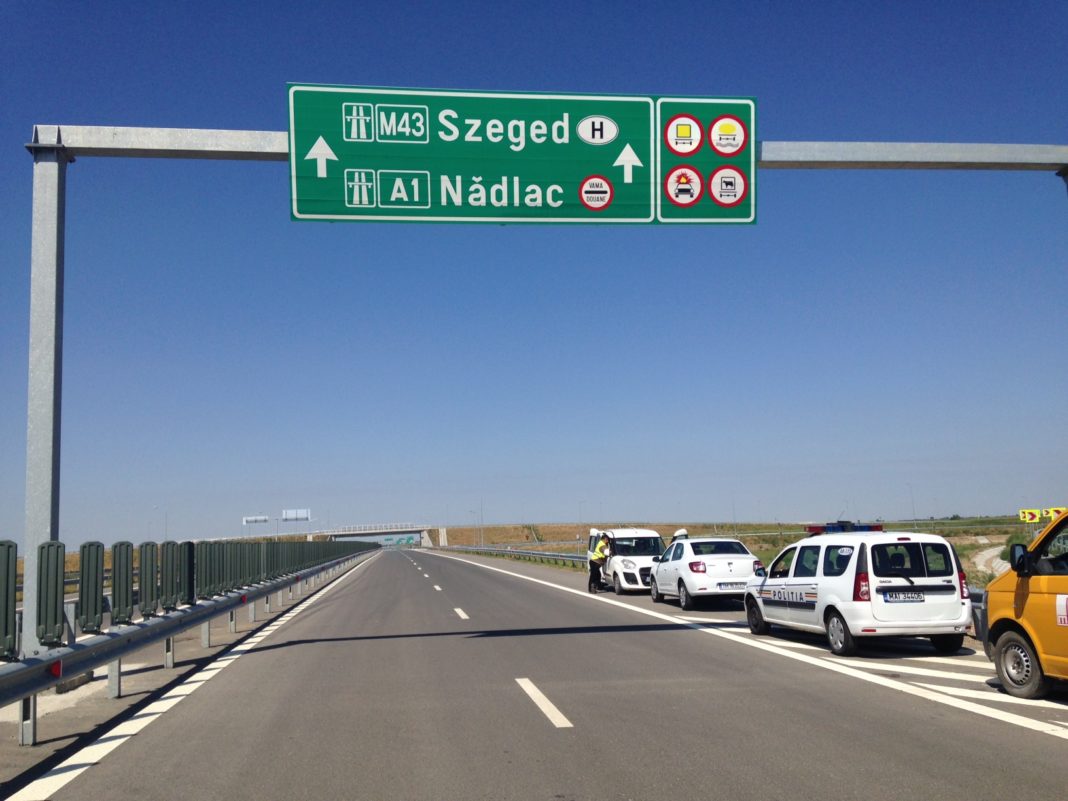 Cele două spații de servicii sunt pe autostrada A1, Nădlac – Sibiu, tronson Lugoj - Deva (km 389+710), pe ambele sensuri, în zona localității Ilia