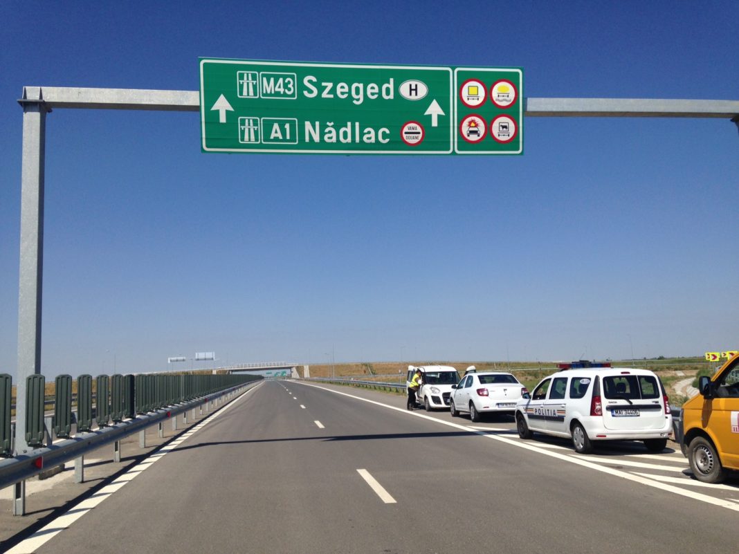 Cele două spații de servicii sunt pe autostrada A1, Nădlac – Sibiu, tronson Lugoj - Deva (km 389+710), pe ambele sensuri, în zona localității Ilia