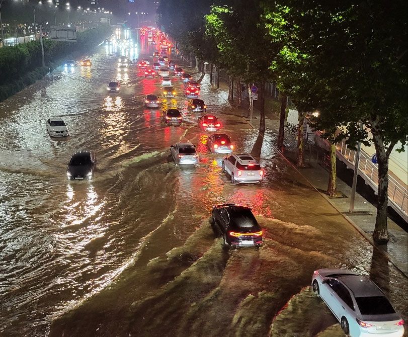 Opt morţi în inundaţiile din capitala Coreei de Sud