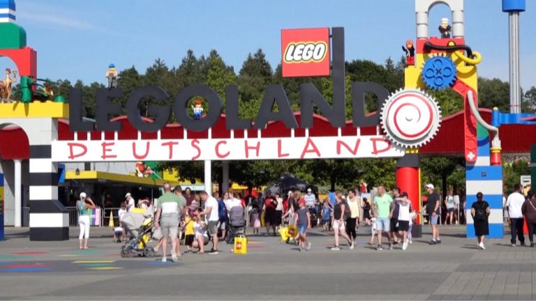 Germania: 34 de oameni, răniţi după ce două trenuri de roller-coaster s-au ciocnit