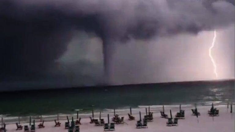 (VIDEO) Un fuior asemănător unei tornade, filmat în Florida