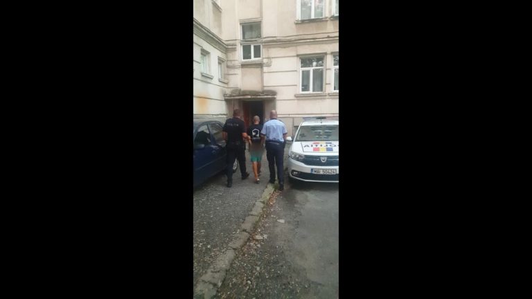(VIDEO) Craiovean reţinut după ce ar fi agresat fizic o femeie