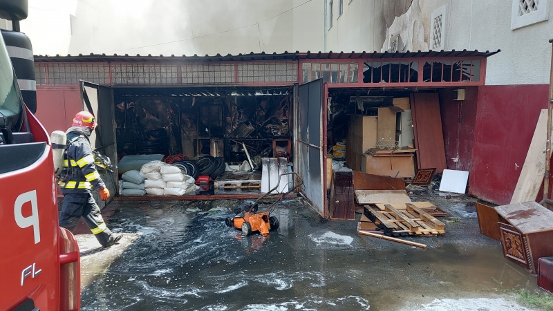Incendiu într+o anexă demlângă Opera Naţională Bucureşti