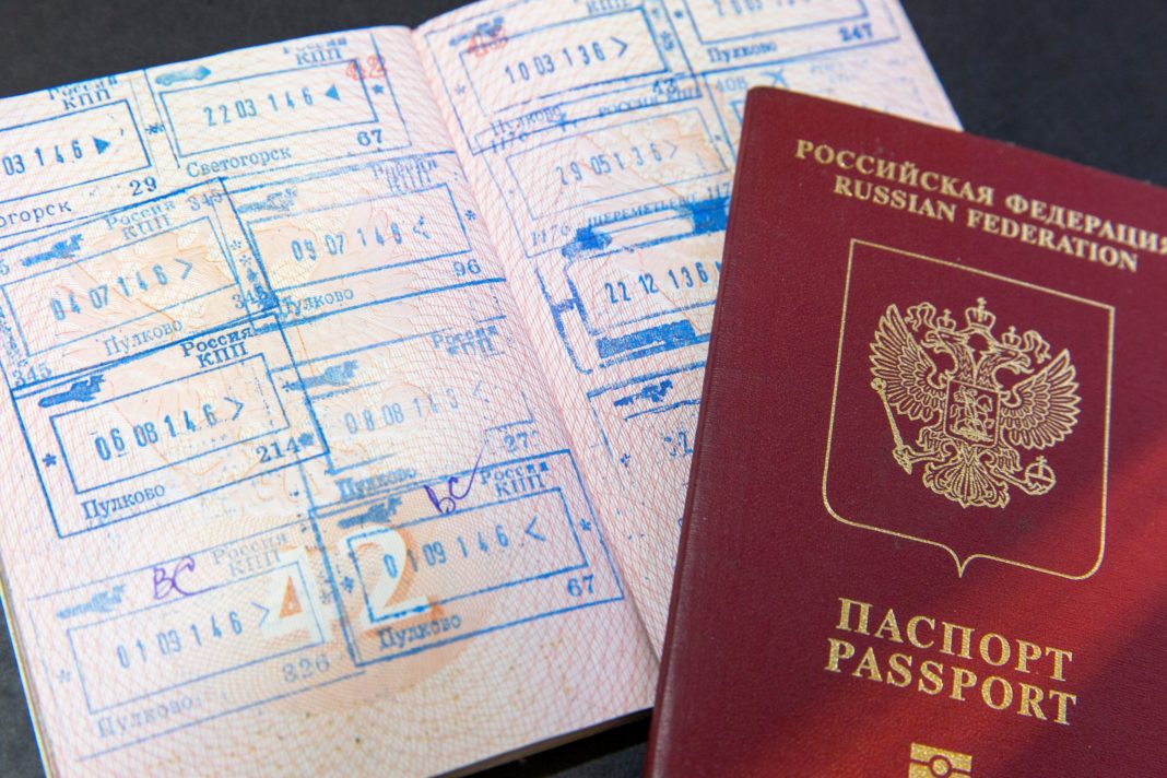 Polonia, Lituania, Letonia şi Estonia iau în considerare să restricţioneze vizele ruşilor
