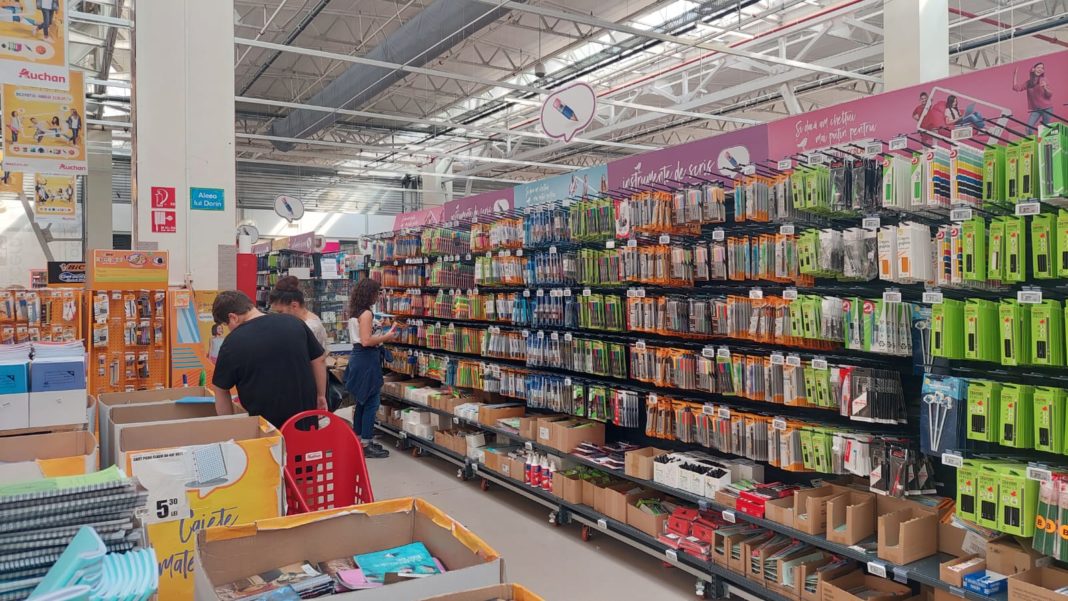 Începutul anului şcolar scoate mulţi bani din buzunarul părinţilor Începutul anului şcolar scoate mulţi bani din buzunarul părinţilor