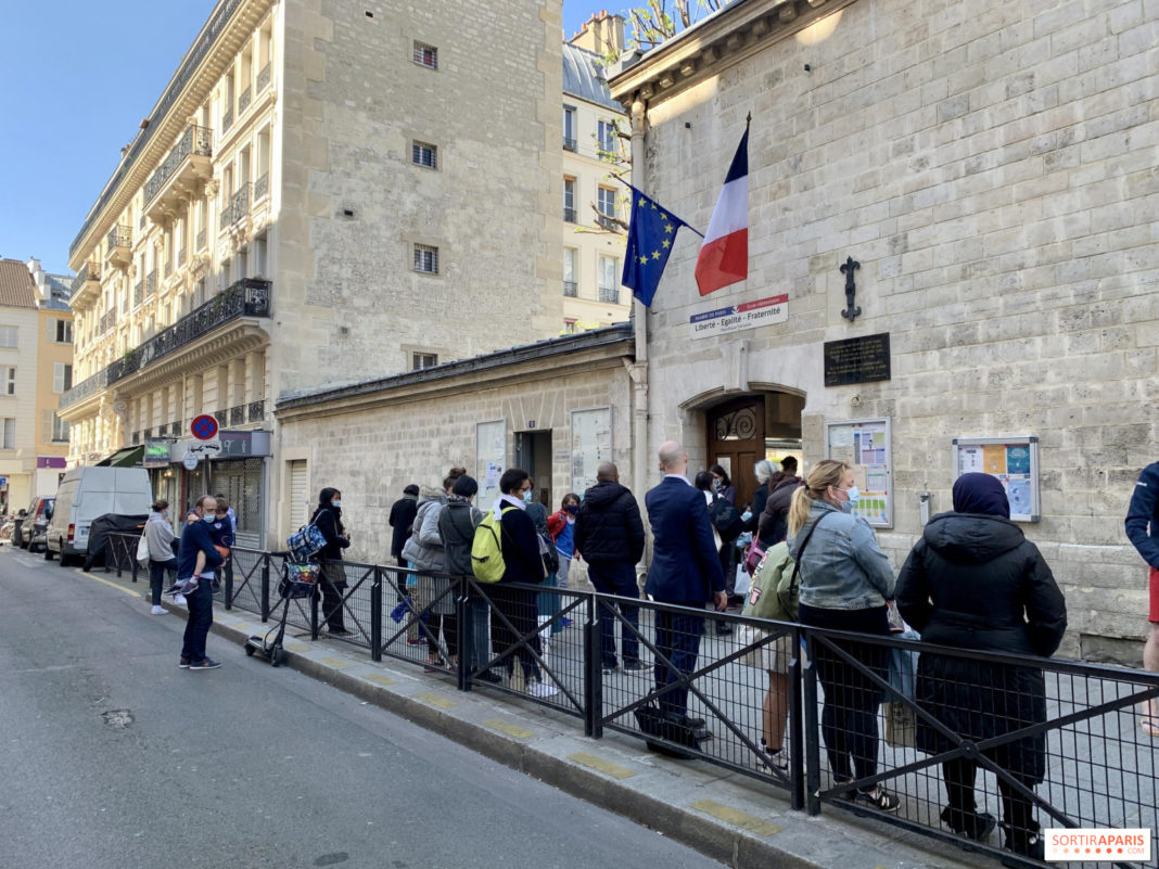 Parisul interzice circulația maşinilor pe străzile din jurul școlilor