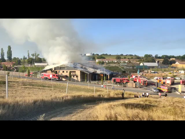 (VIDEO) Incendiu puternic la un restaurant din Turda