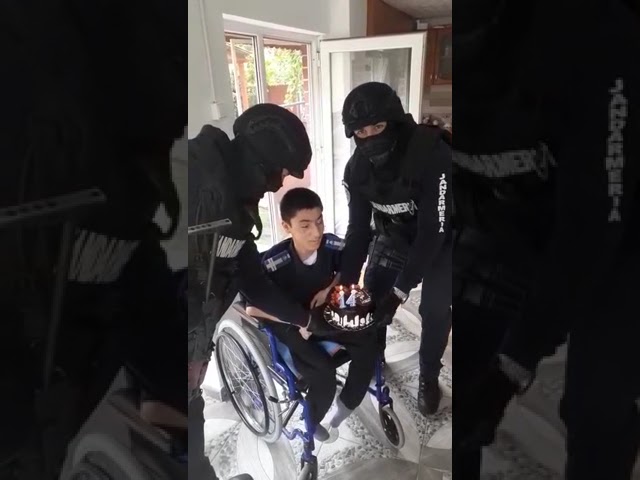 (VIDEO) De doi ani, Ionuț face parte din familia Grupării de Jandarmi Mobile Craiova