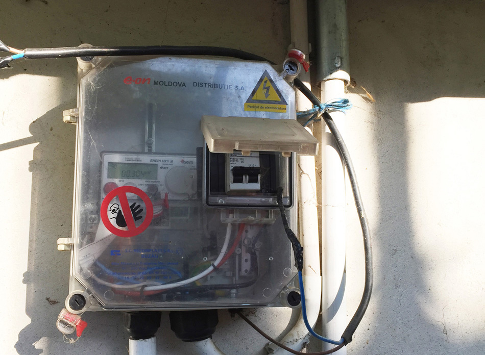 tablou electric Fiul unui primar, acuzat că s-a branșat ilegal la rețeaua electrică