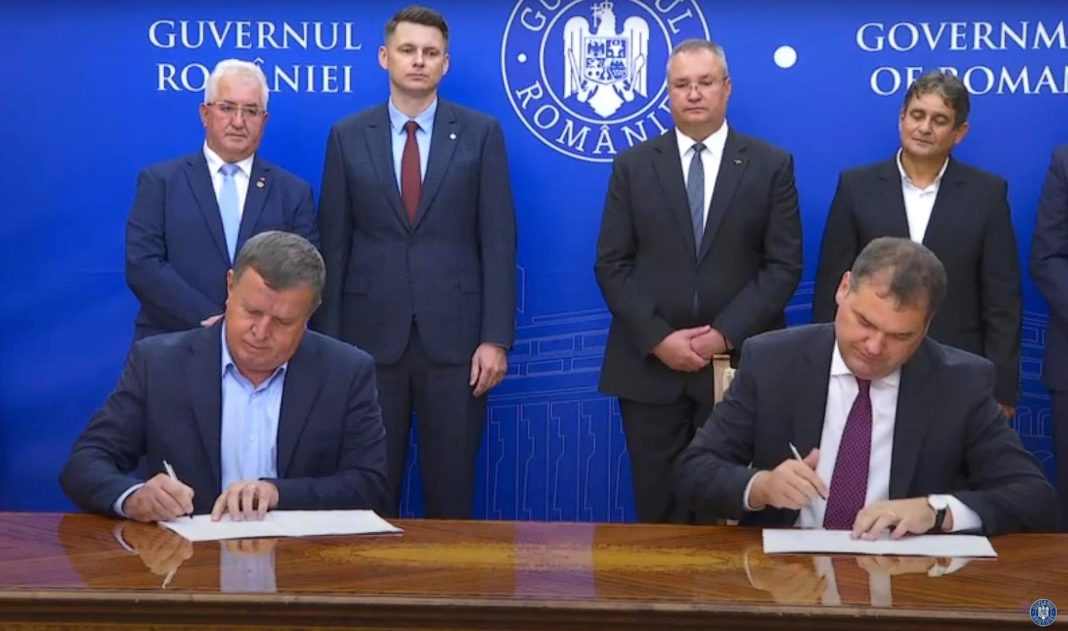 Mircia Gutău, primarul municipiului Râmnicu Vâlcea, şi Ministrul Attila-Zoltán Cseke au semnat contractul de finanţare pentru cele două noi creşe