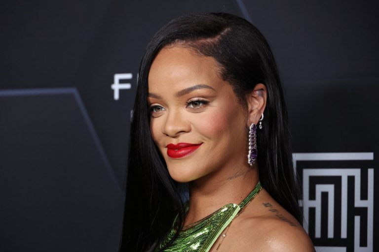 (VIDEO)Rihanna, vedeta spectacolului din pauza Super Bowl 2023