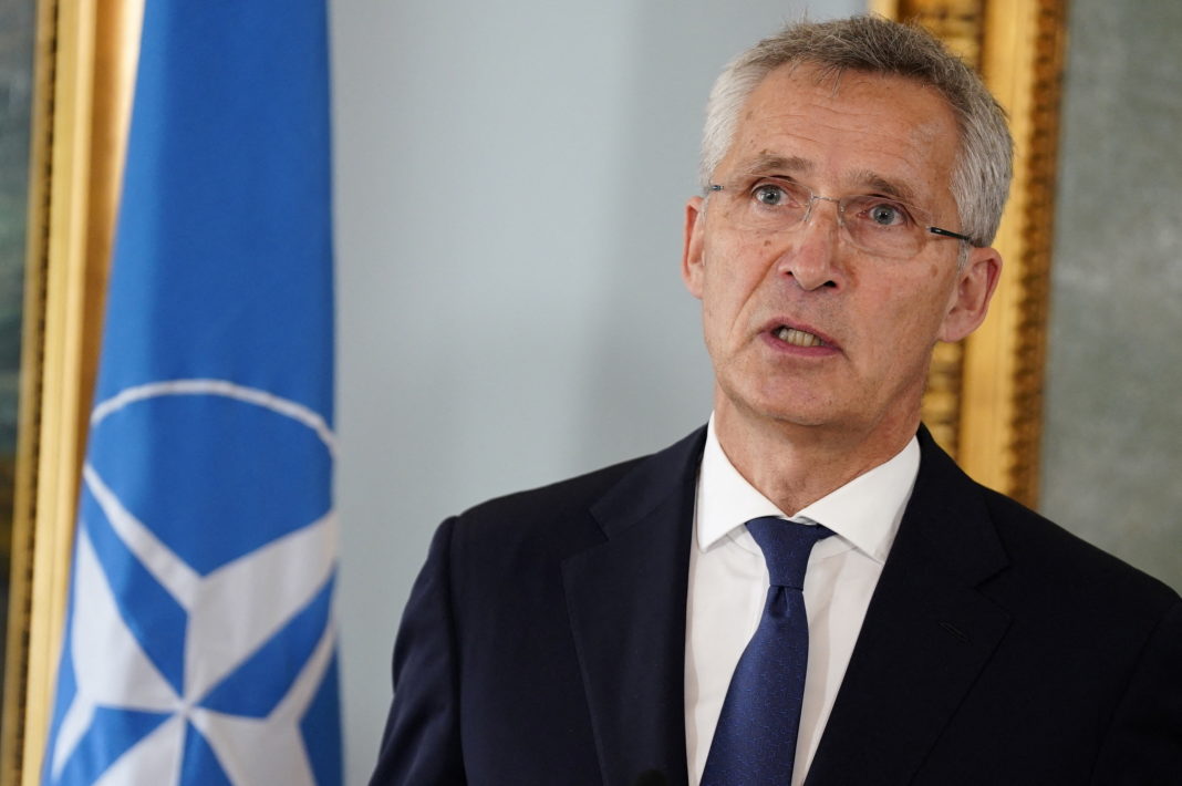 Jens Stoltenberg a menţionat că a discutat cu ministrul apărării danez despre protejarea infrastructurii esenţiale în ţările membre ale Alianţei