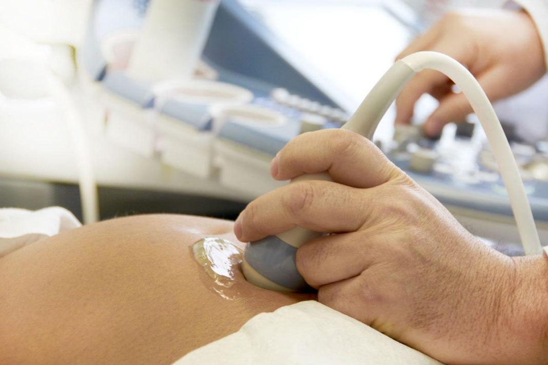 Guvernul Ungariei obligă femeile ca înainte de a face avort să asculte bătăile inimii fătului