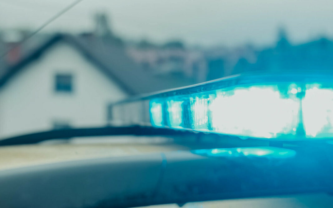 Un bărbat înarmat a luat ostatici 12 oameni într-o bancă