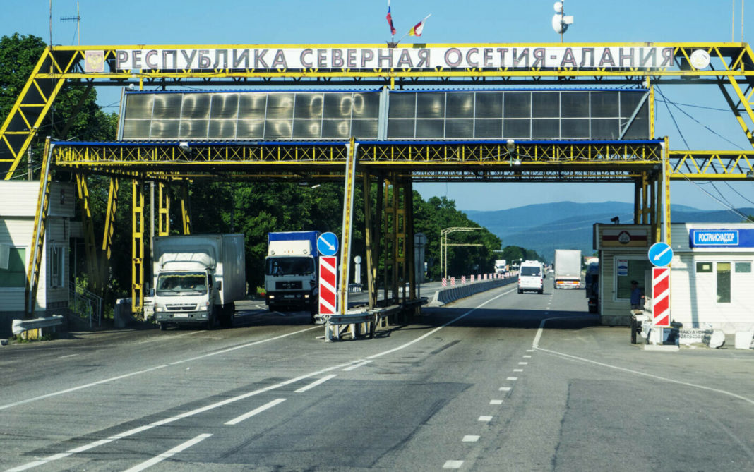 Ruşii fac punct de recrutare la frontiera cu Georgia Ruşii fac punct de recrutare la frontiera cu Georgia