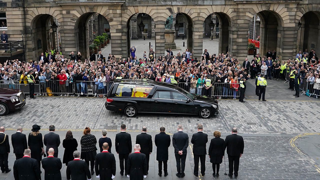 Cortegiul funerar al Reginei Elisabeta a II-a a ajuns la Catedrala St. Giles