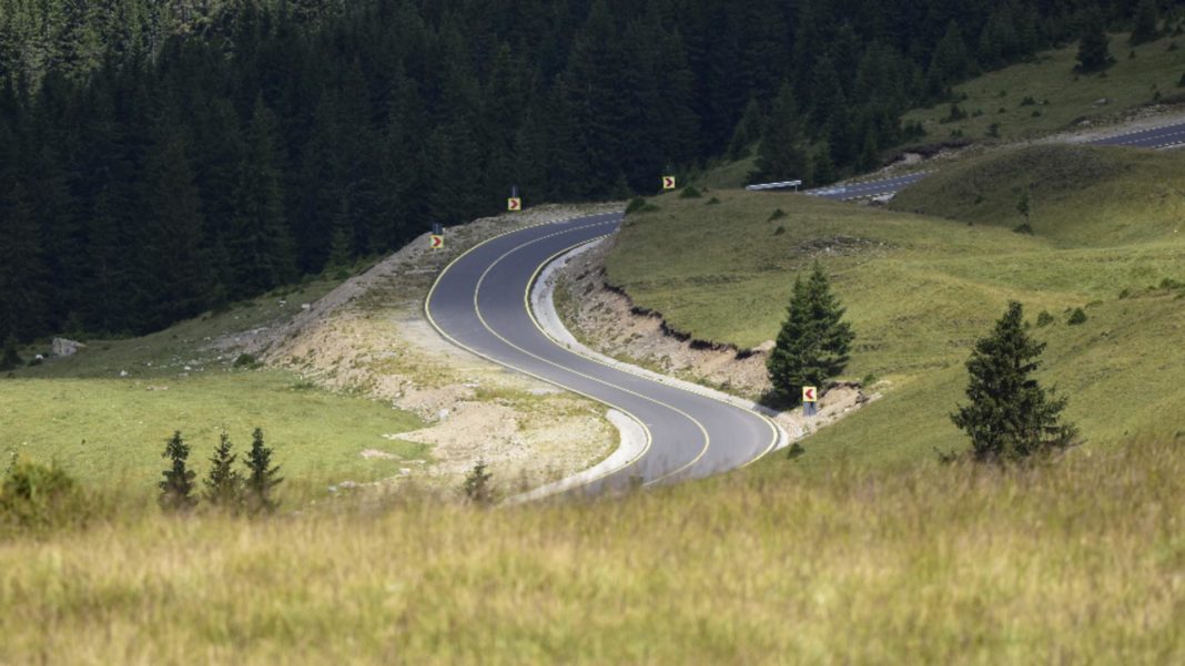 A fost modificat programul circulației rutiere pe Transalpina A fost modificat programul circulației rutiere pe Transalpina