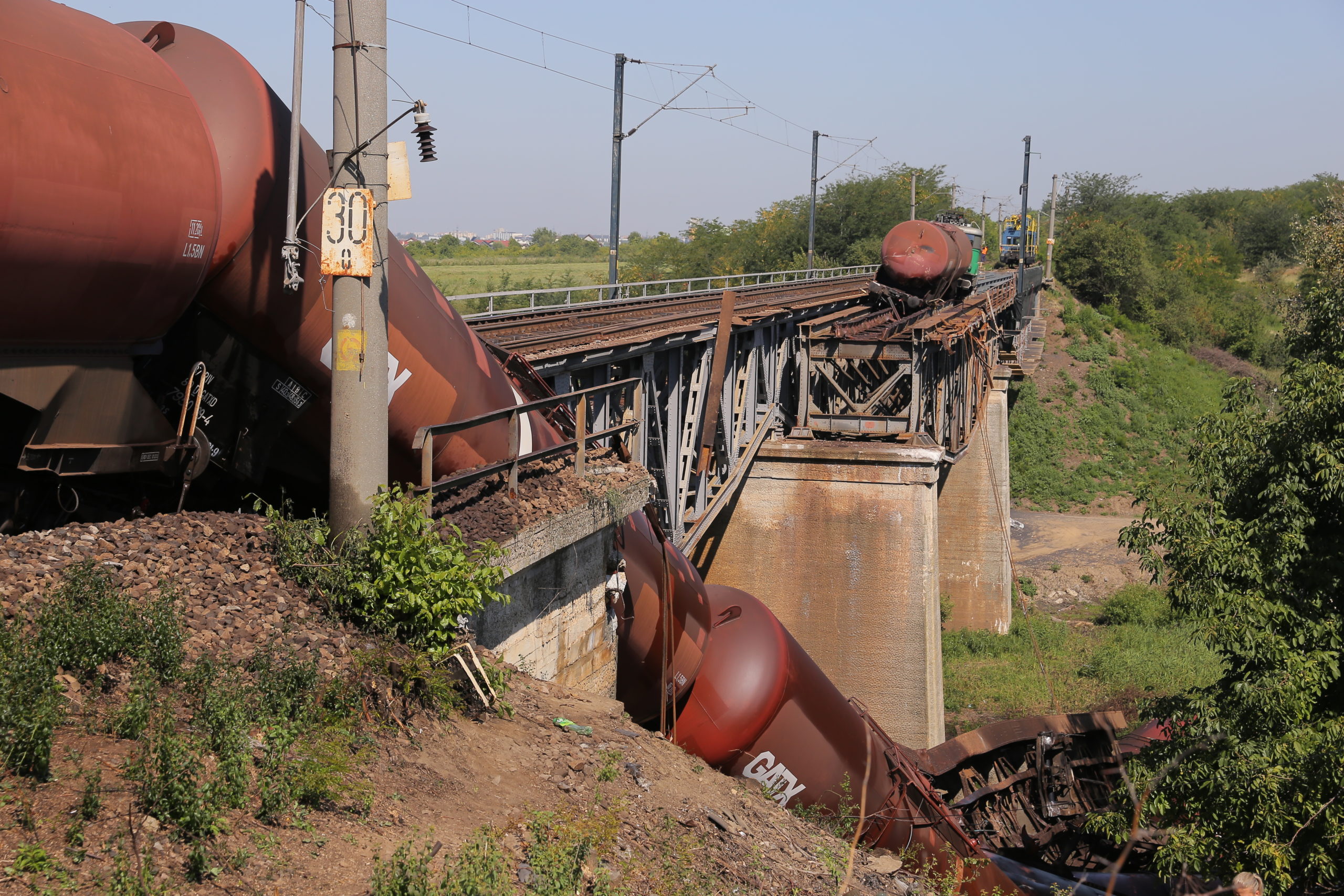 Viaductul Cârcea, reparaţii de 12 milioane de euro după deraierea din 2018