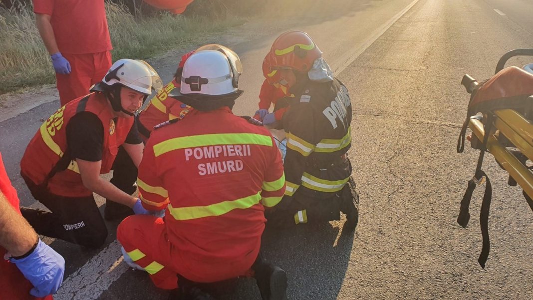 Autocar cu 29 de pasageri, implicat într-un accident cu o autoutilitară