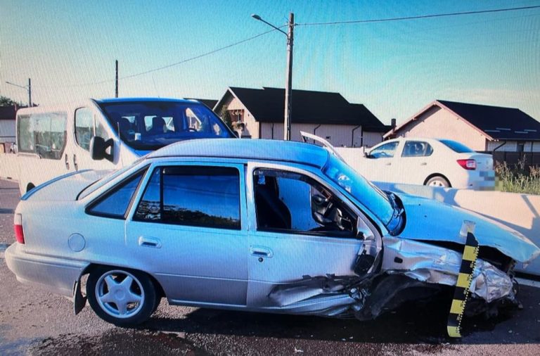 Poliţiştii au întocmit dosar penal sub aspectul săvârşirii infracțiunilor de vătămare corporală din culpă şi conducerea unui vehicul sub influenţa alcoolului
