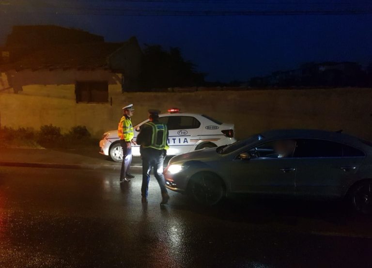 În urma activităților desfășurate au fost controlate 120 de vehicule, legitimate 137 de persoane, fiind efectuate peste 60 de testări cu aparatele etilotest şi drugtest.