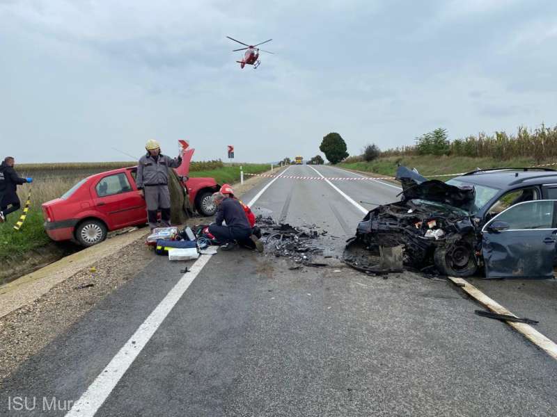 Un mort şi doi răniţi după o coliziune între două autoturisme