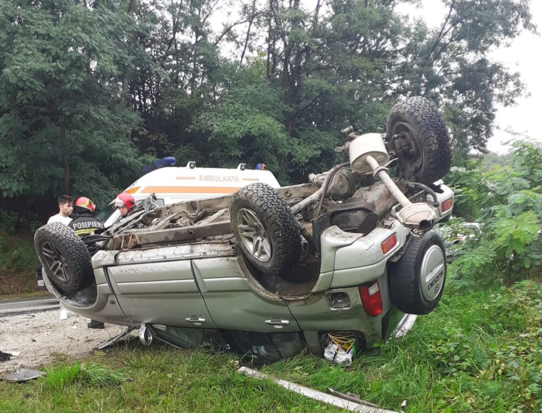 Vâlcea: Trei răniți într-un accident la Slătioara