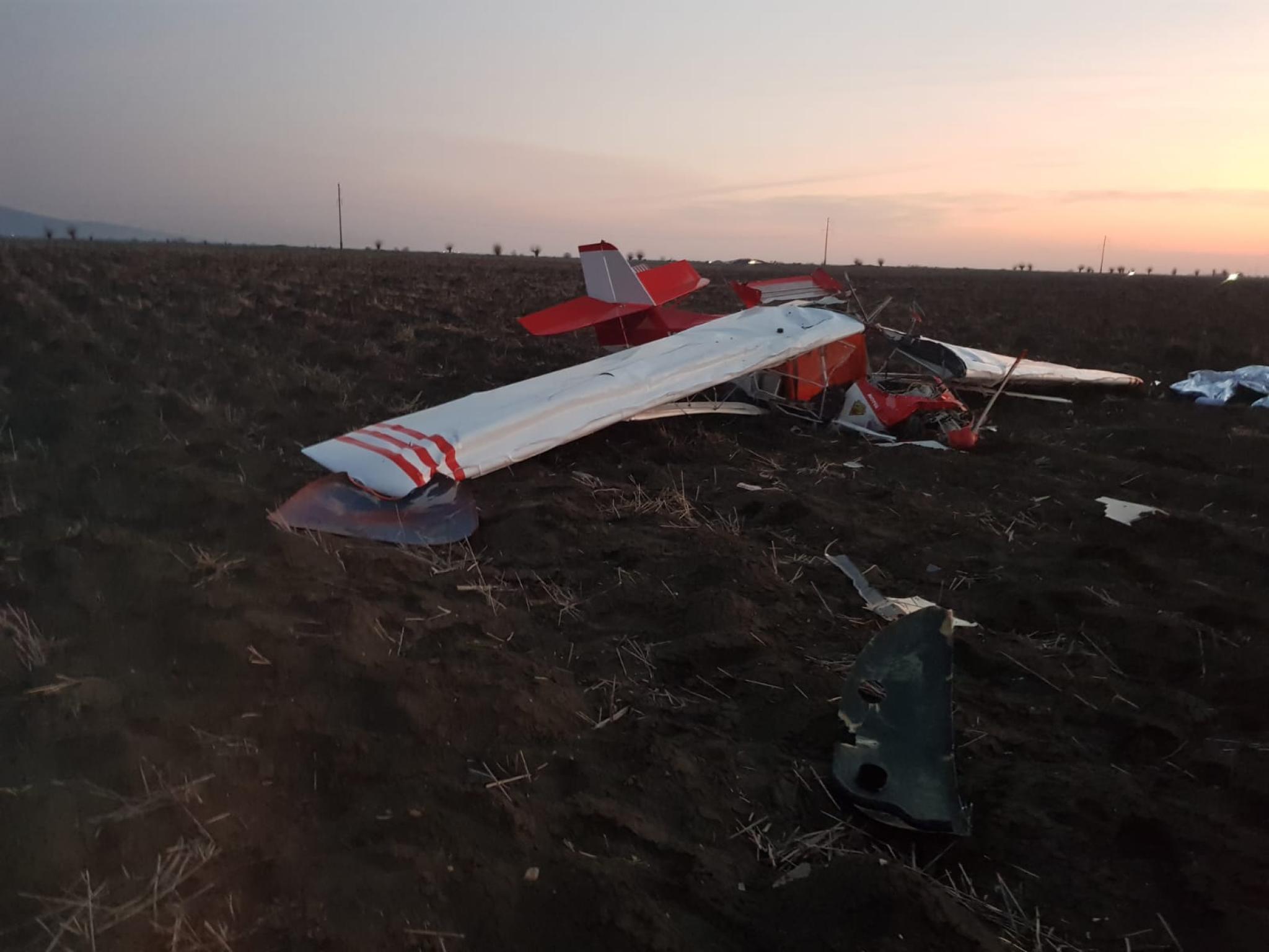 Doi morți după ce un avion de mici dimensiuni s-a prăbușit în județul Suceava (sursa foto: Monitorulsv.ro)