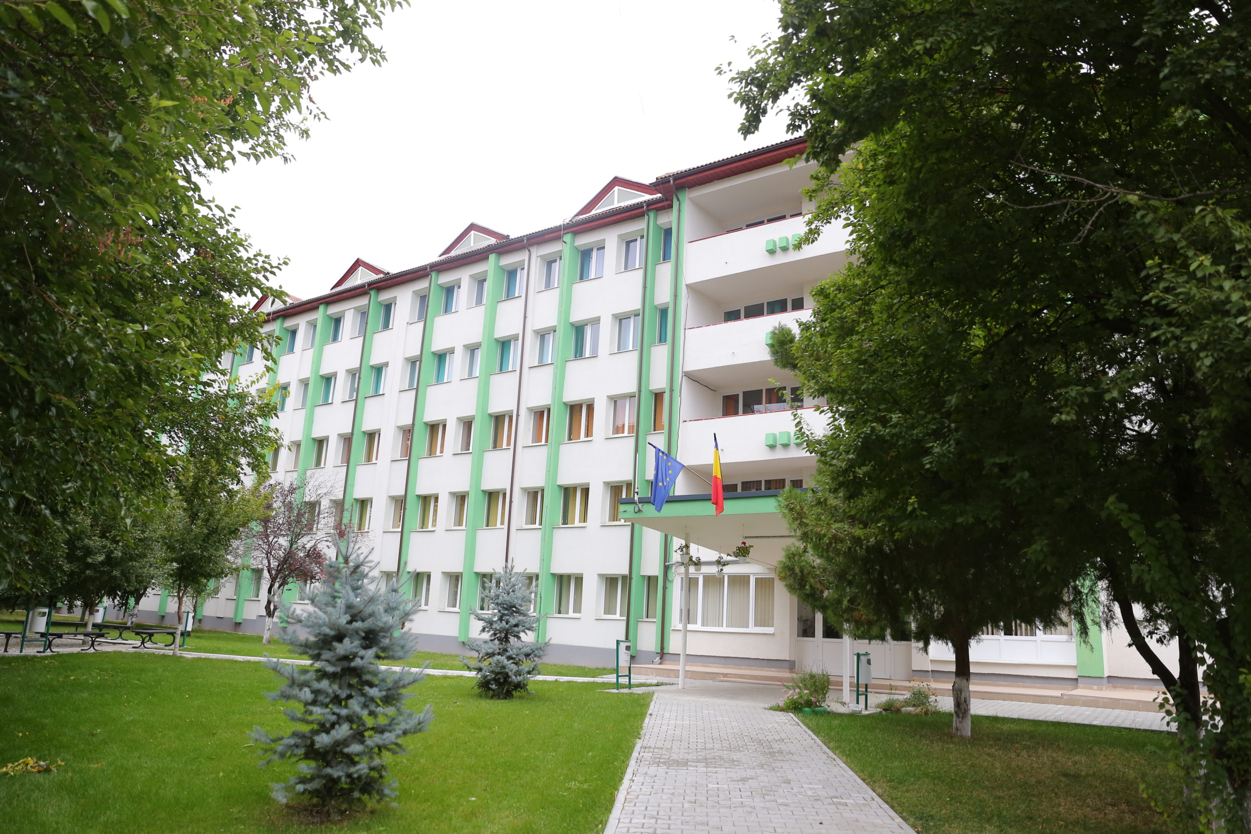Universitatea din Craiova are peste 2.000 de locuri de cazare în căminele studenţeşti