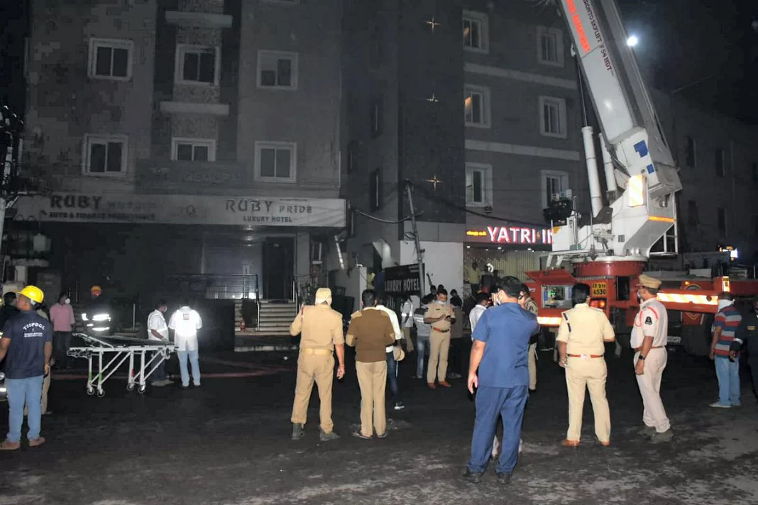 Opt morţi într-un incendiu la un showroom de scutere electrice din India