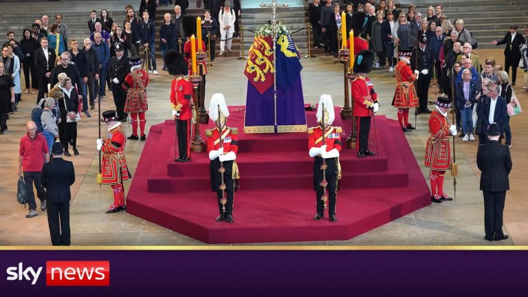 (VIDEO) Moartea Reginei Elisabeta a II-a: Defilarea populară se apropie de final, sosesc liderii străini