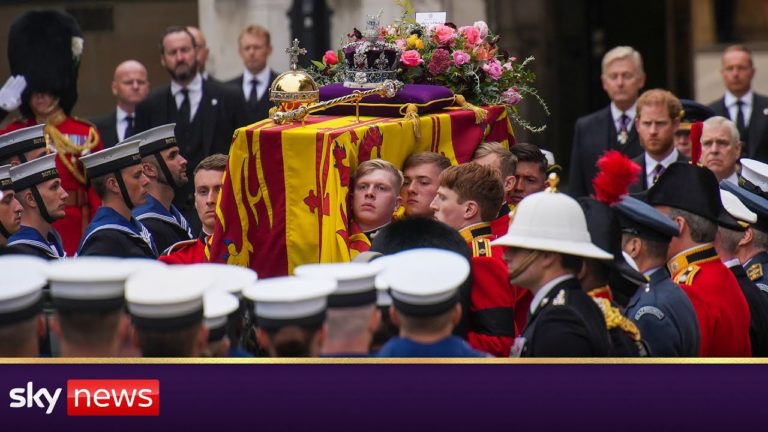 (VIDEO) Regina Elisabeta a II-a, condusă pe ultimul drum