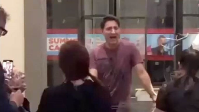 (VIDEO) Justin Trudeau criticat pentru că a cântat „Bohemian Rhapsody” înainte de înmormântarea Reginei Elisabeta