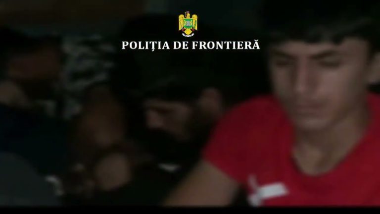(VIDEO)72 de migranți ascunși în tiruri, descoperiți la frontieră
