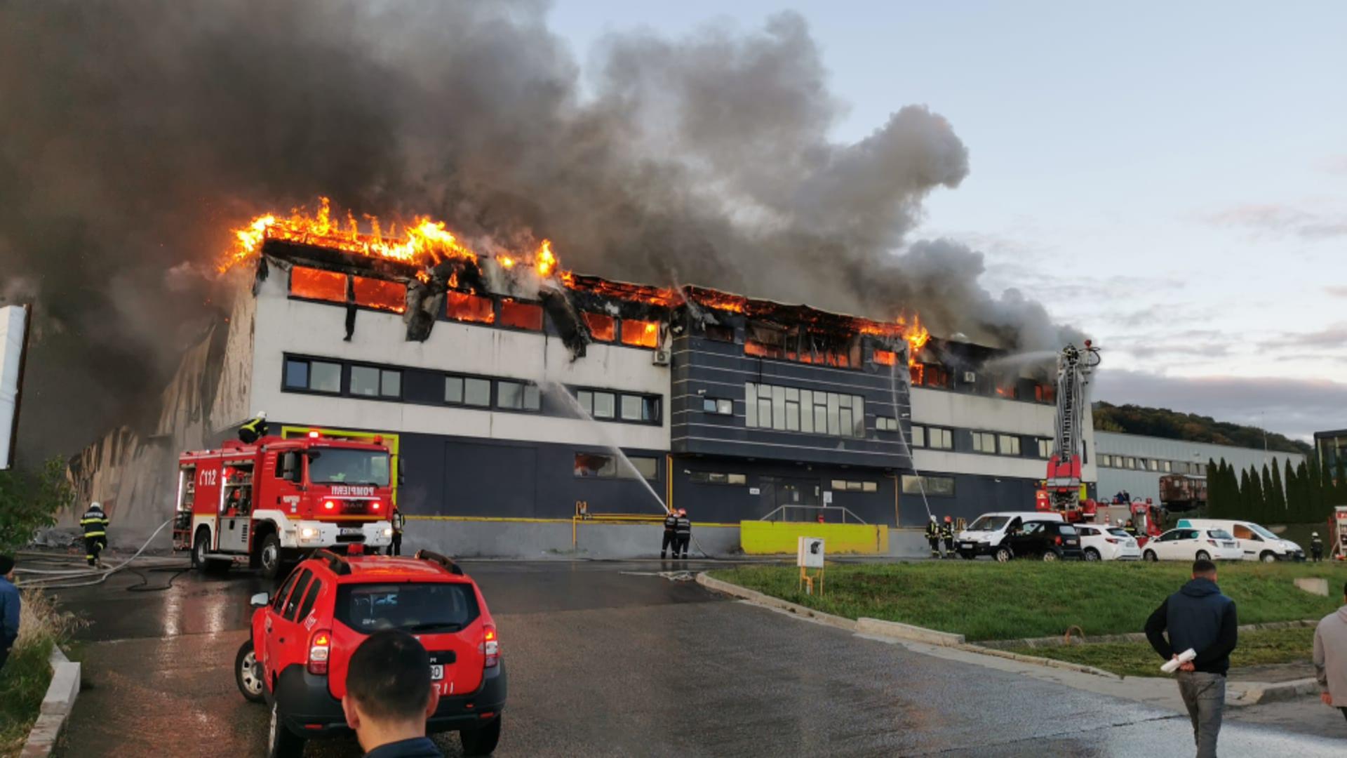 Incendiu la un parc industrial din Cluj: Doi bărbați s-au ales cu arsuri