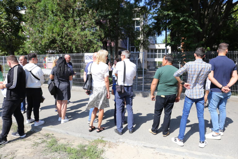 Protest la Liceul de Arte din Craiova: Au cerut demisia directorului