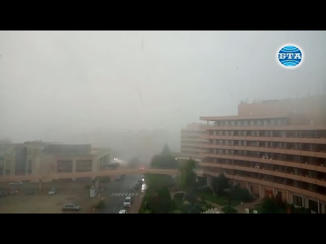 (VIDEO) Litoralul bulgăresc, lovit de furtuni