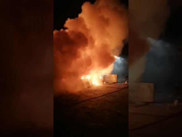 (VIDEO) Incendiu la societate comercială din Calopăr