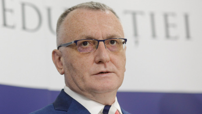 Sorin Cîmpeanu, acuzat de plagiat, a demisionat din funcția de ministru al Educației